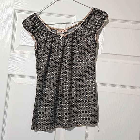 Sleeveless L' Patricia tank - Picture 1 of 3